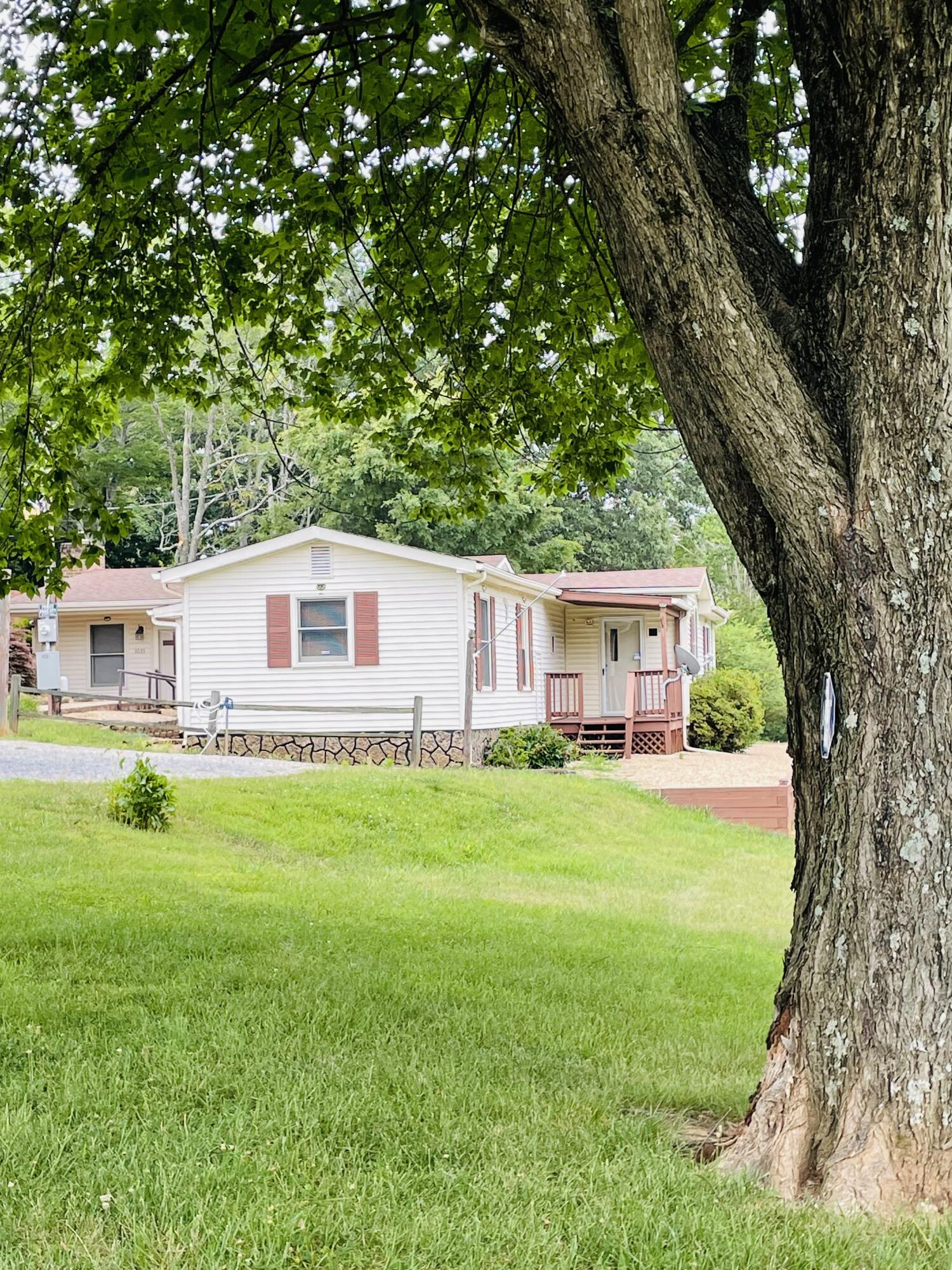 1035 Oyler Road Hardy, VA 24101 - Photo 54 of 70 Oyler Rd Side at Driveway