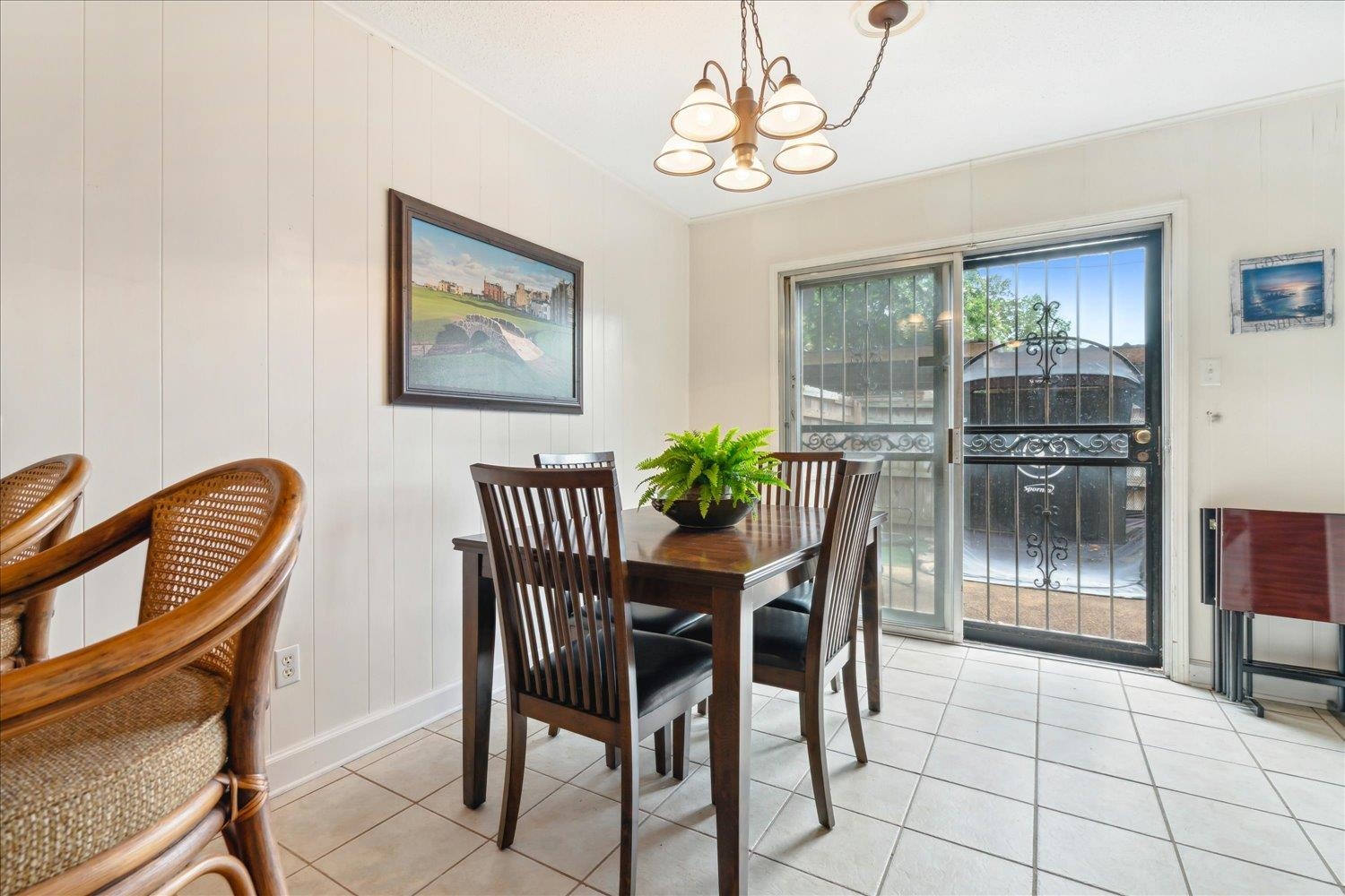 435 North Highland Street, Unit 2 Memphis, TN 38122 - Photo 11 of 26 a dining room with furniture and window