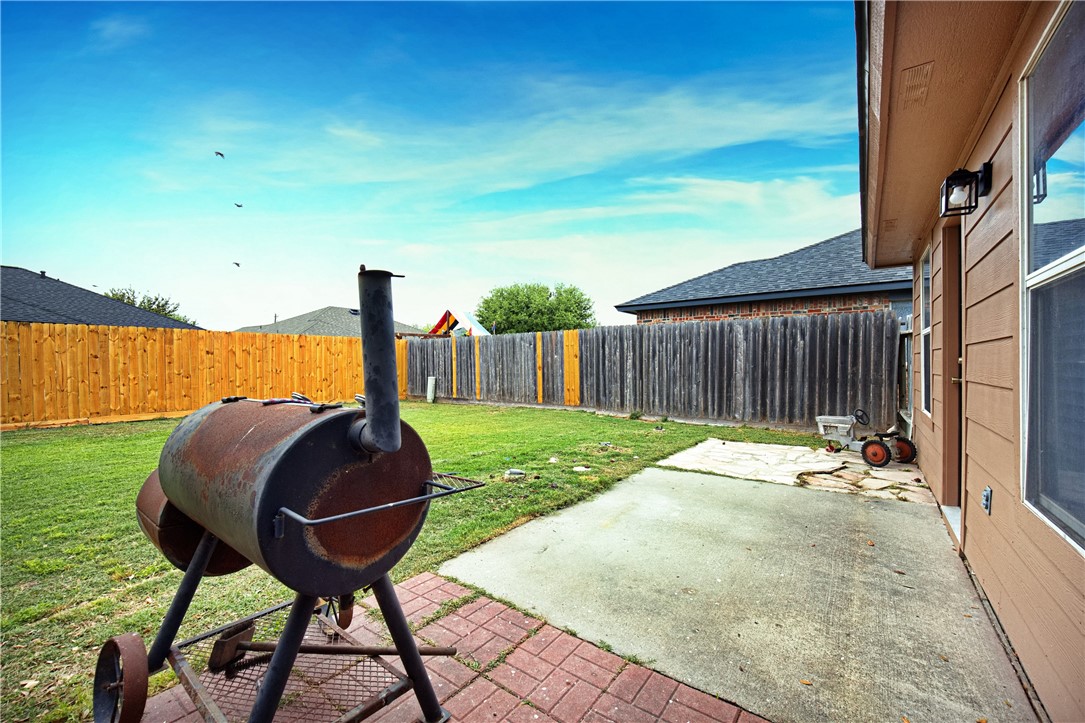 1004 La Mirada Portland, TX 78374 - Photo 23 of 23 a backyard of a house with table and chairs