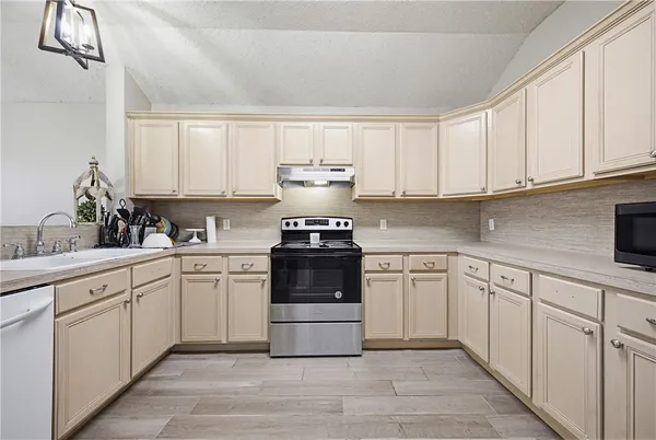 $255,900 | 1004 La Mirada, Portland, TX 78374
