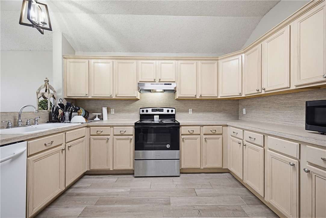 1004 La Mirada Portland, TX 78374 - Photo 10 of 23 a kitchen with granite countertop white cabinets and white appliances