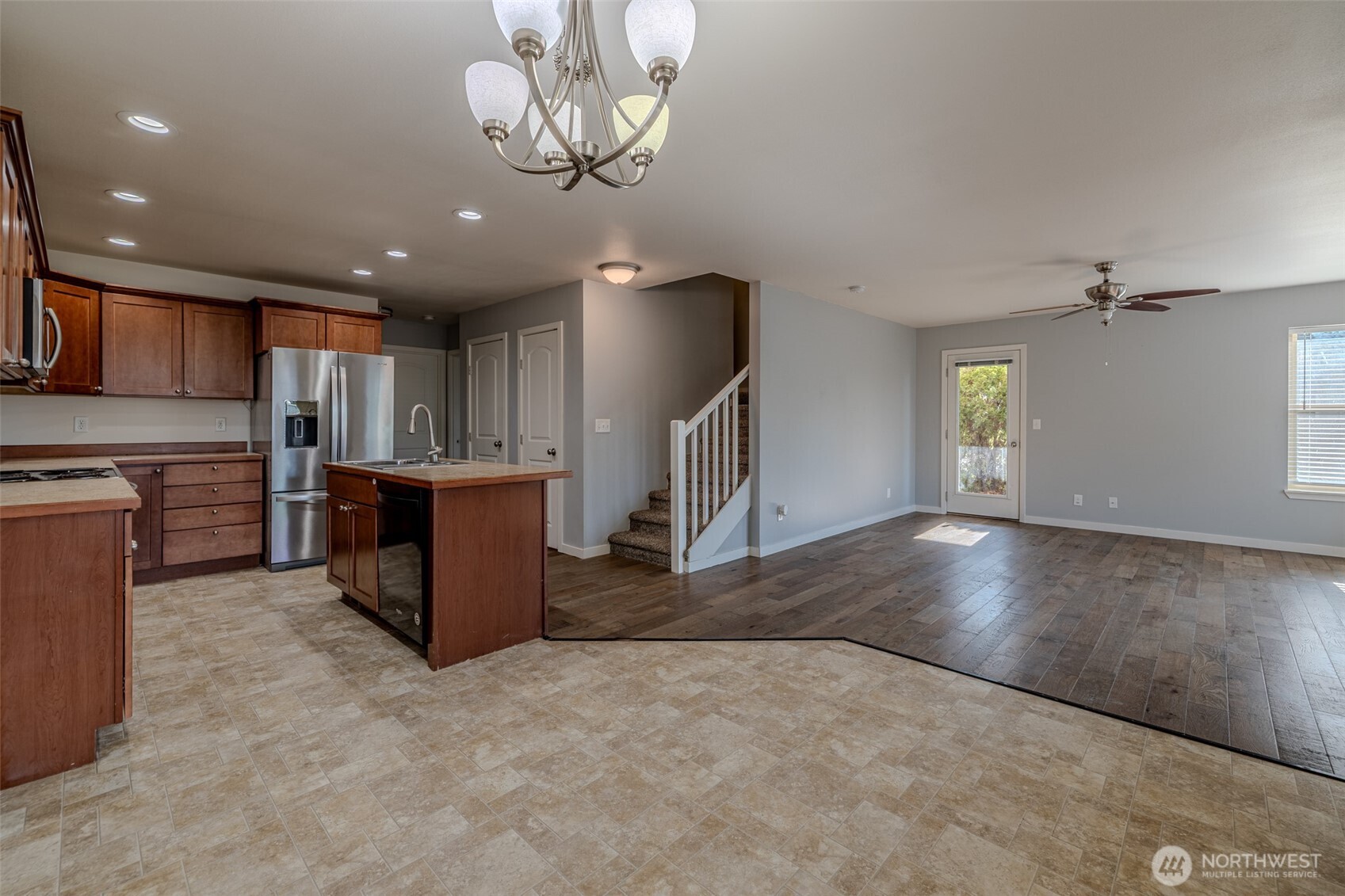 1519 Springwater Avenue Wenatchee, WA 98801 - Photo 13 of 25