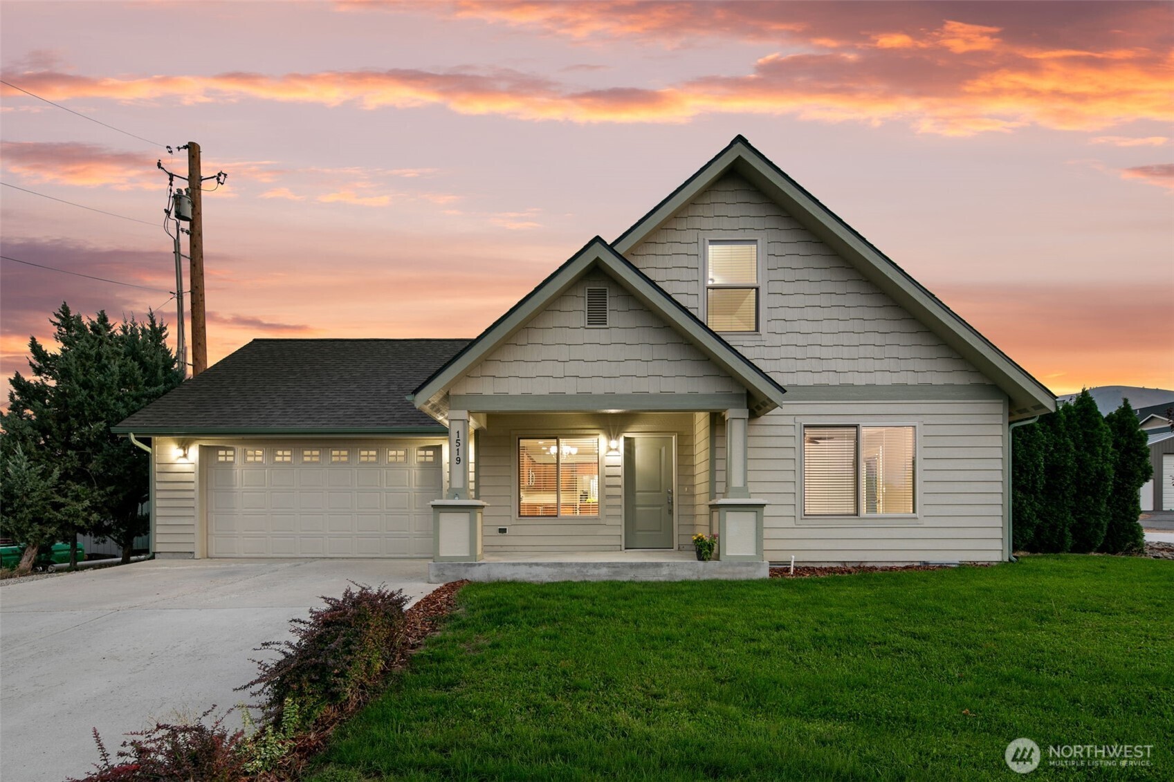 1519 Springwater Avenue Wenatchee, WA 98801 - Photo 2 of 25