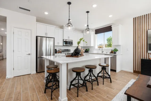 $472,990 | 6690 East Home Avenue, Fresno, CA 93727