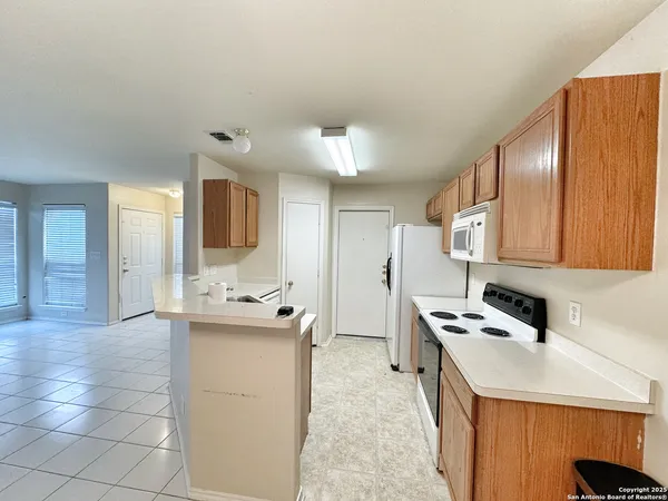 $1,295 | 2742 Farm To Market Road 1044, Unit 2742, New Braunfels, TX 78130