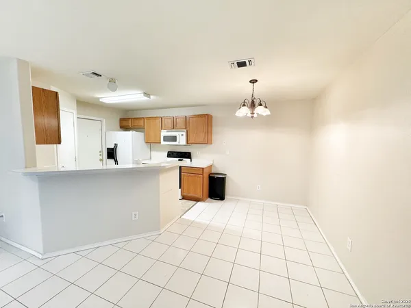 $1,295 | 2742 Farm To Market Road 1044, Unit 2742, New Braunfels, TX 78130
