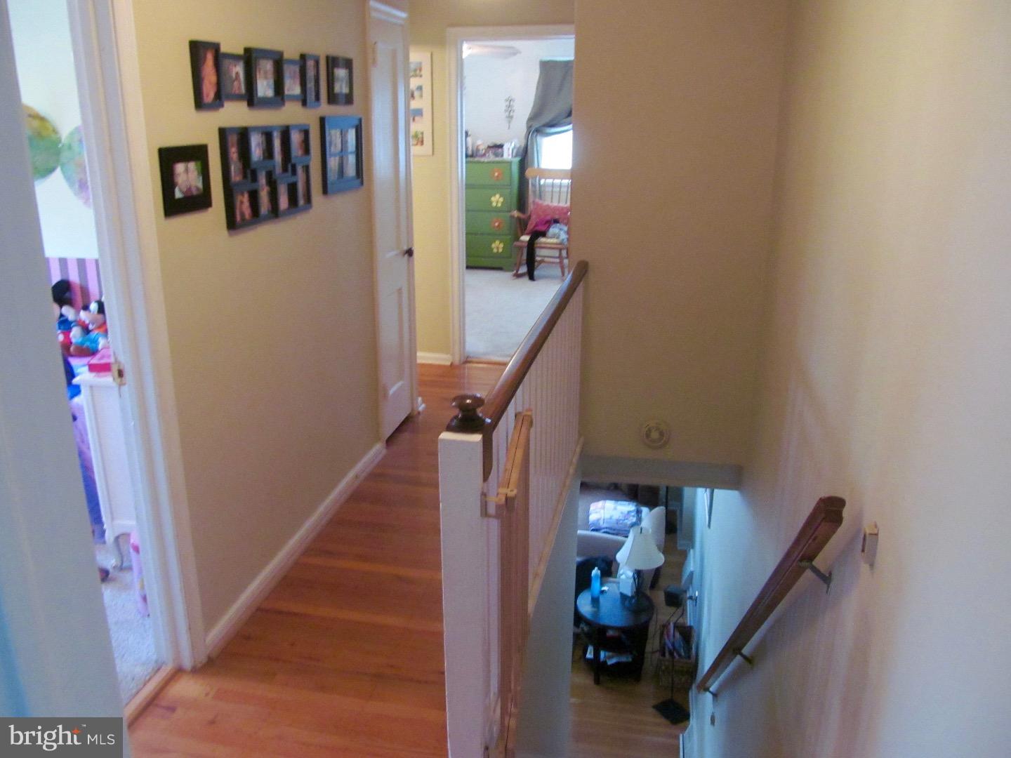 556 Overlook Road Philadelphia, PA 19128 - Photo 12 of 22 Hallway