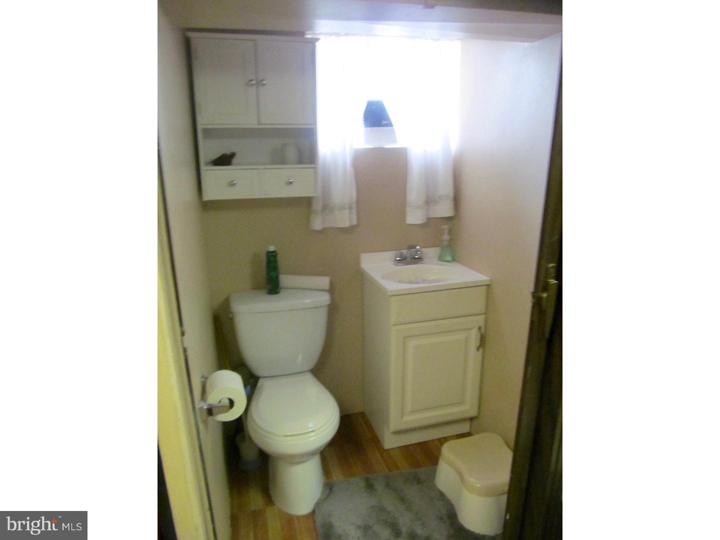 556 Overlook Road Philadelphia, PA 19128 - Photo 18 of 22 Bathroom