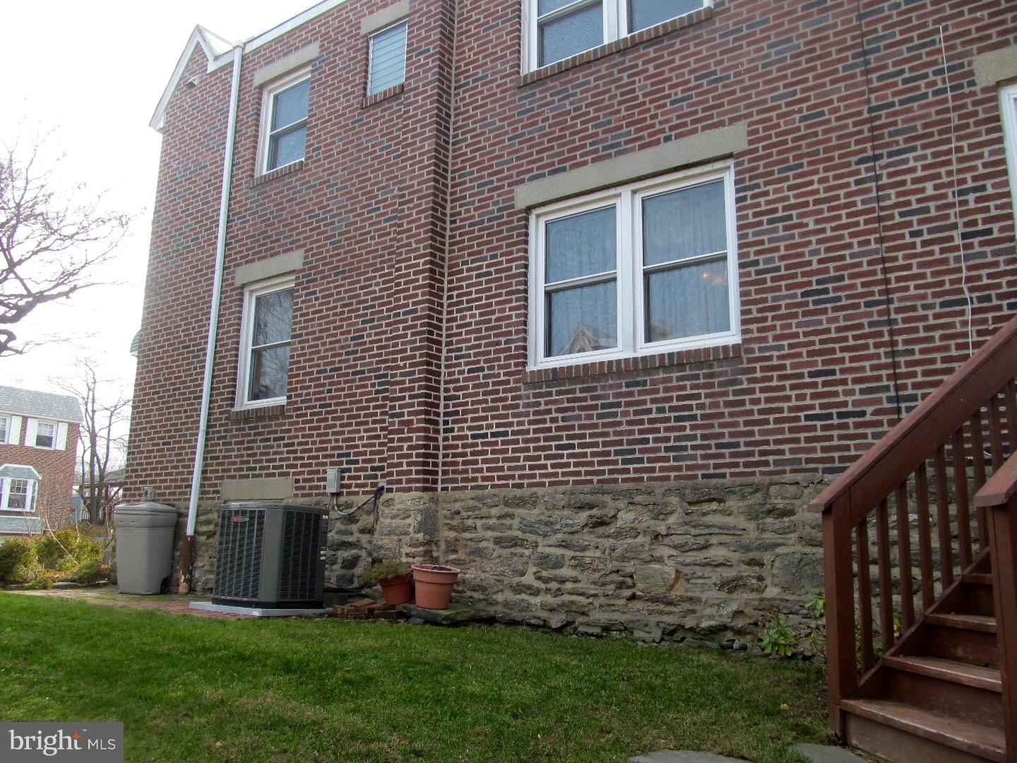 556 Overlook Road Philadelphia, PA 19128 - Photo 20 of 22 Exterior Side