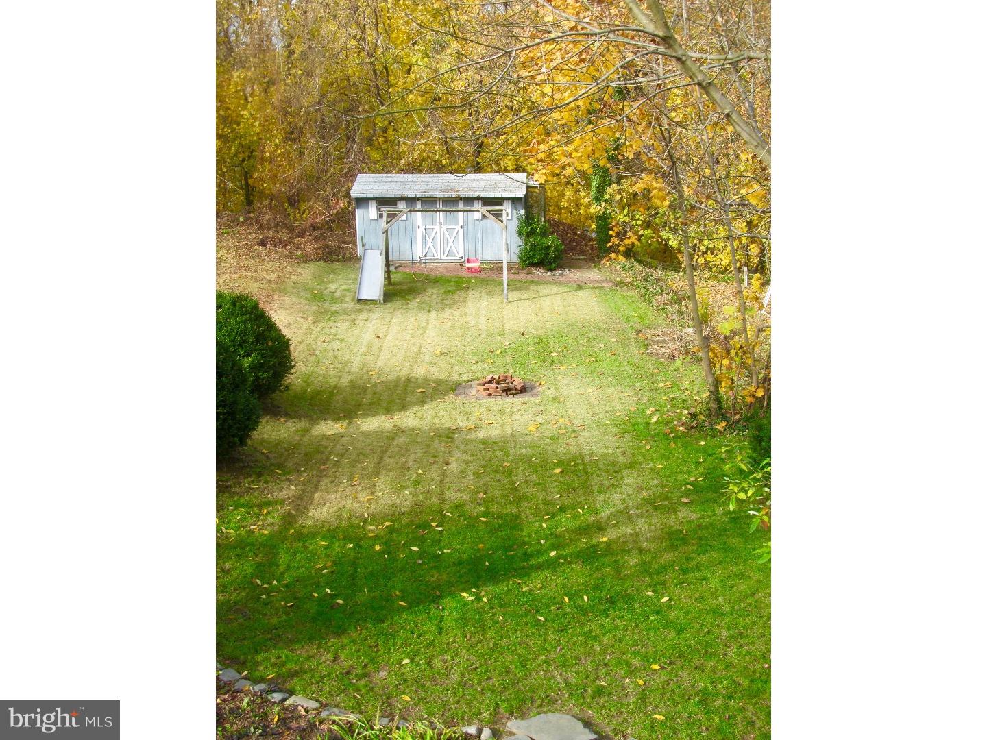 556 Overlook Road Philadelphia, PA 19128 - Photo 3 of 22 Back Yard