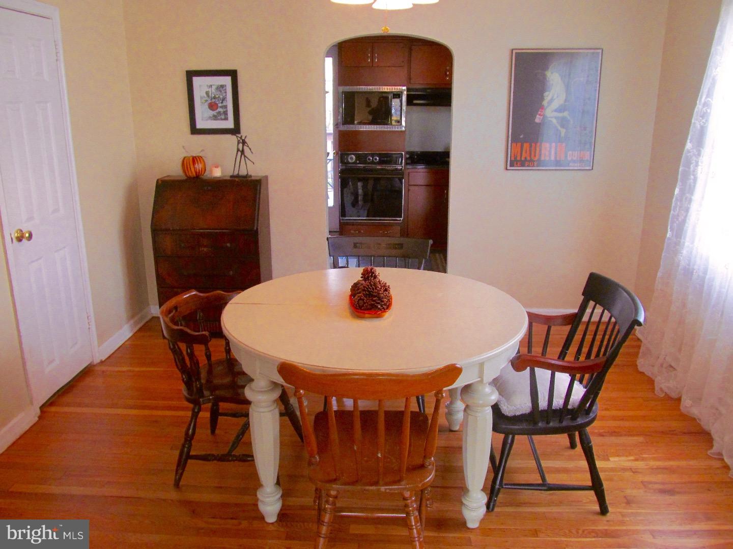 556 Overlook Road Philadelphia, PA 19128 - Photo 6 of 22 Dining Room