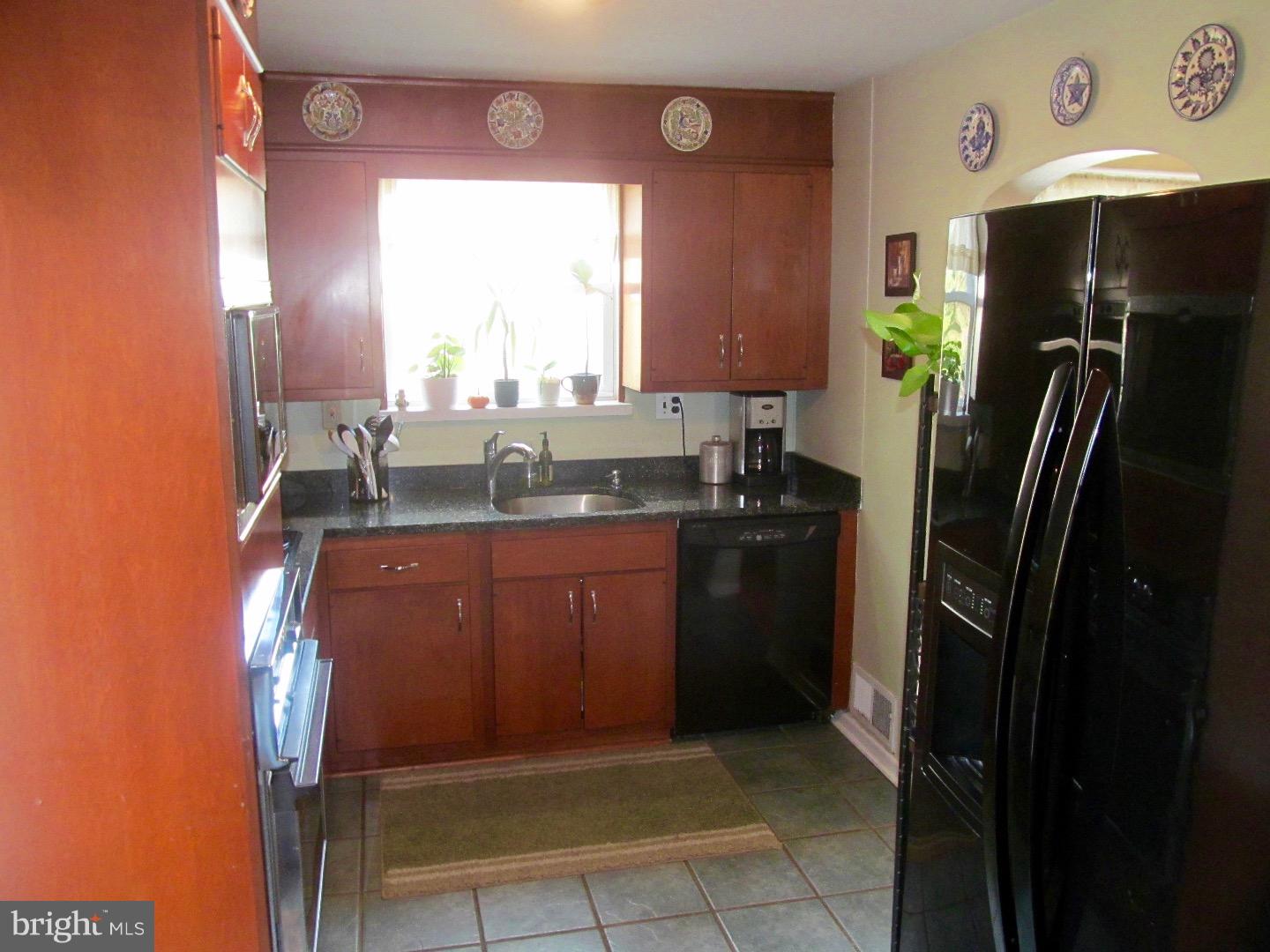 556 Overlook Road Philadelphia, PA 19128 - Photo 7 of 22 Kitchen