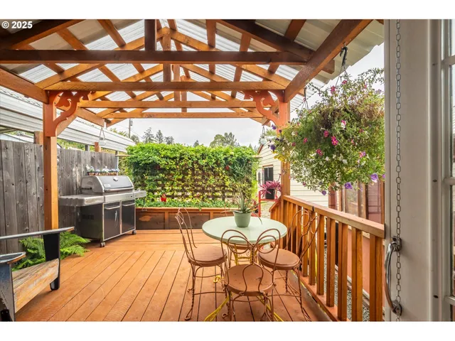 a outdoor view with a sitting space