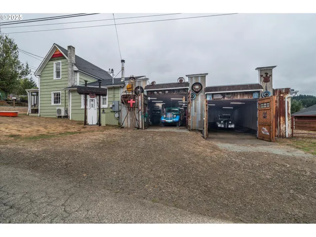 a view of a storage & utility room