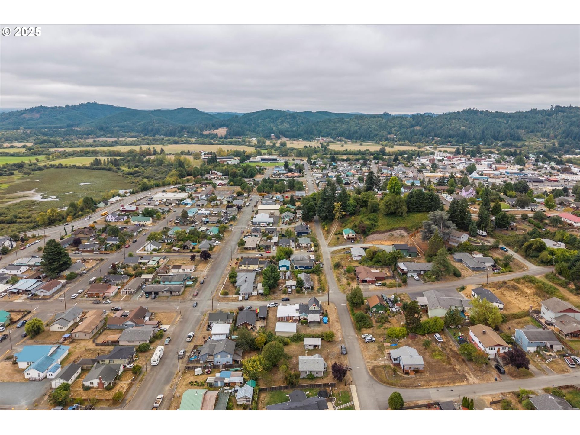 1404 Harris Street Myrtle Point, OR 97458 - Photo 8 of 48