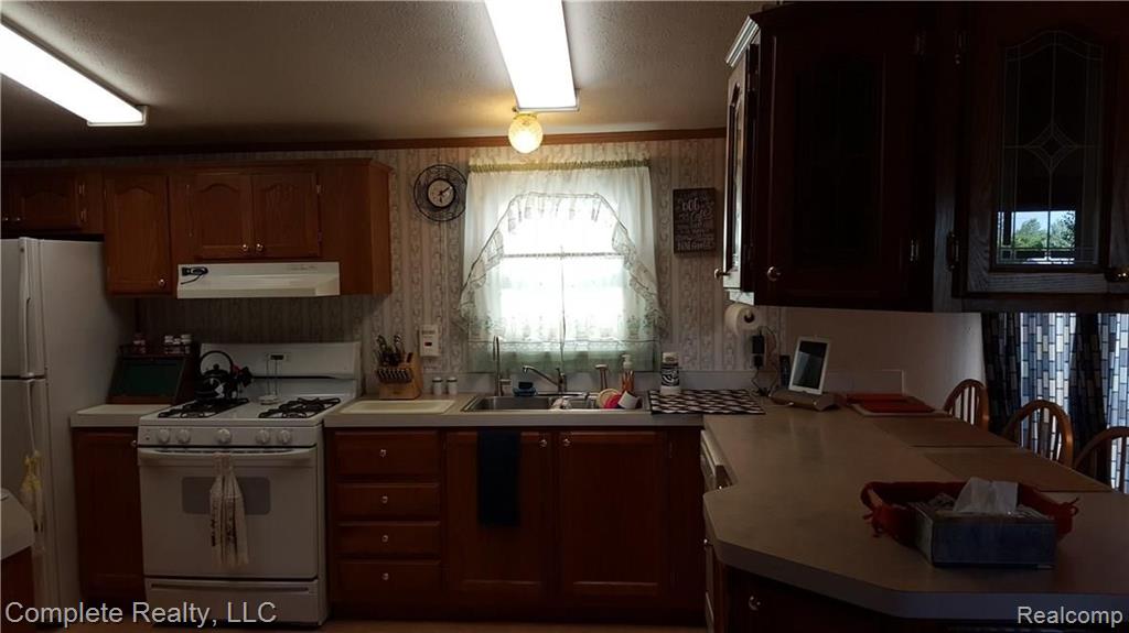 5033 North Center Road Flint, MI 48506 - Photo 11 of 29