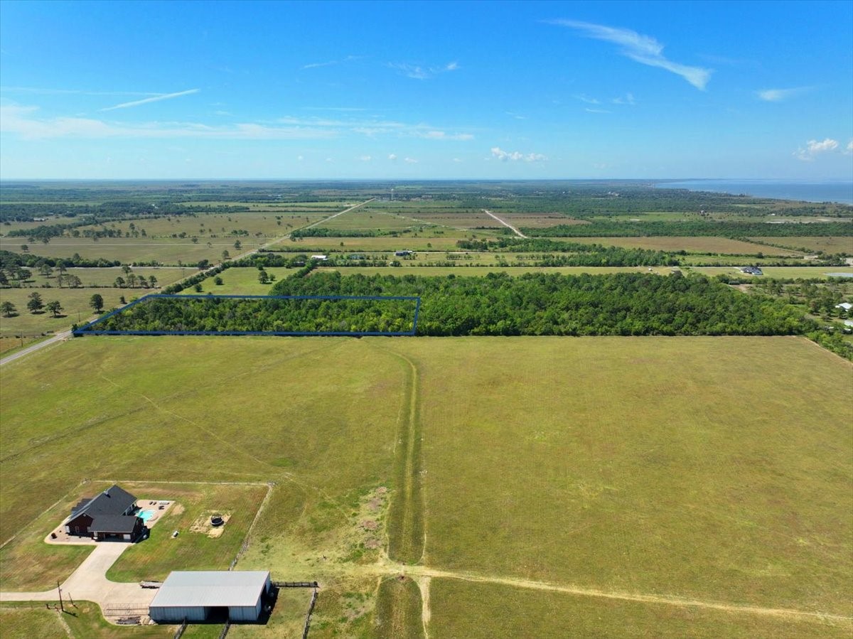6246 Eagle Road Anahuac, TX 77514 - Photo 3 of 6 a view of an ocean and city