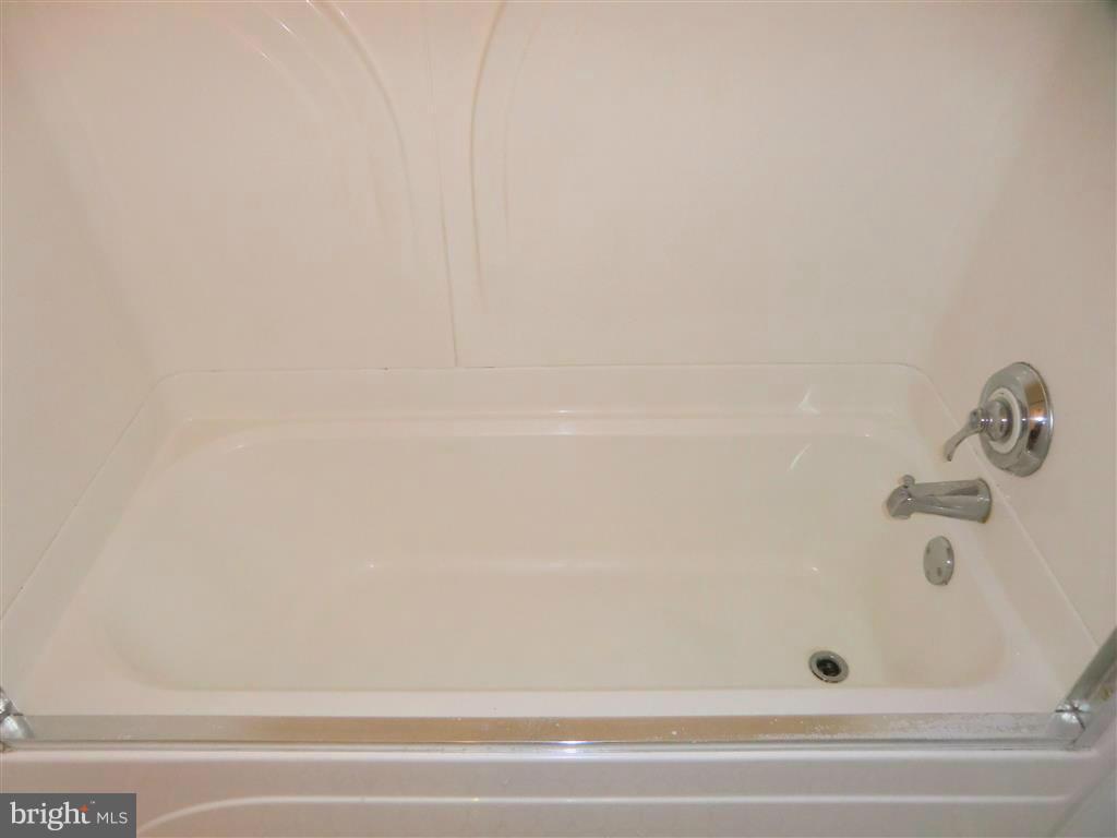 13040 Prices Distillery Road Clarksburg, MD 20871 - Photo 17 of 30 Bath (Master)