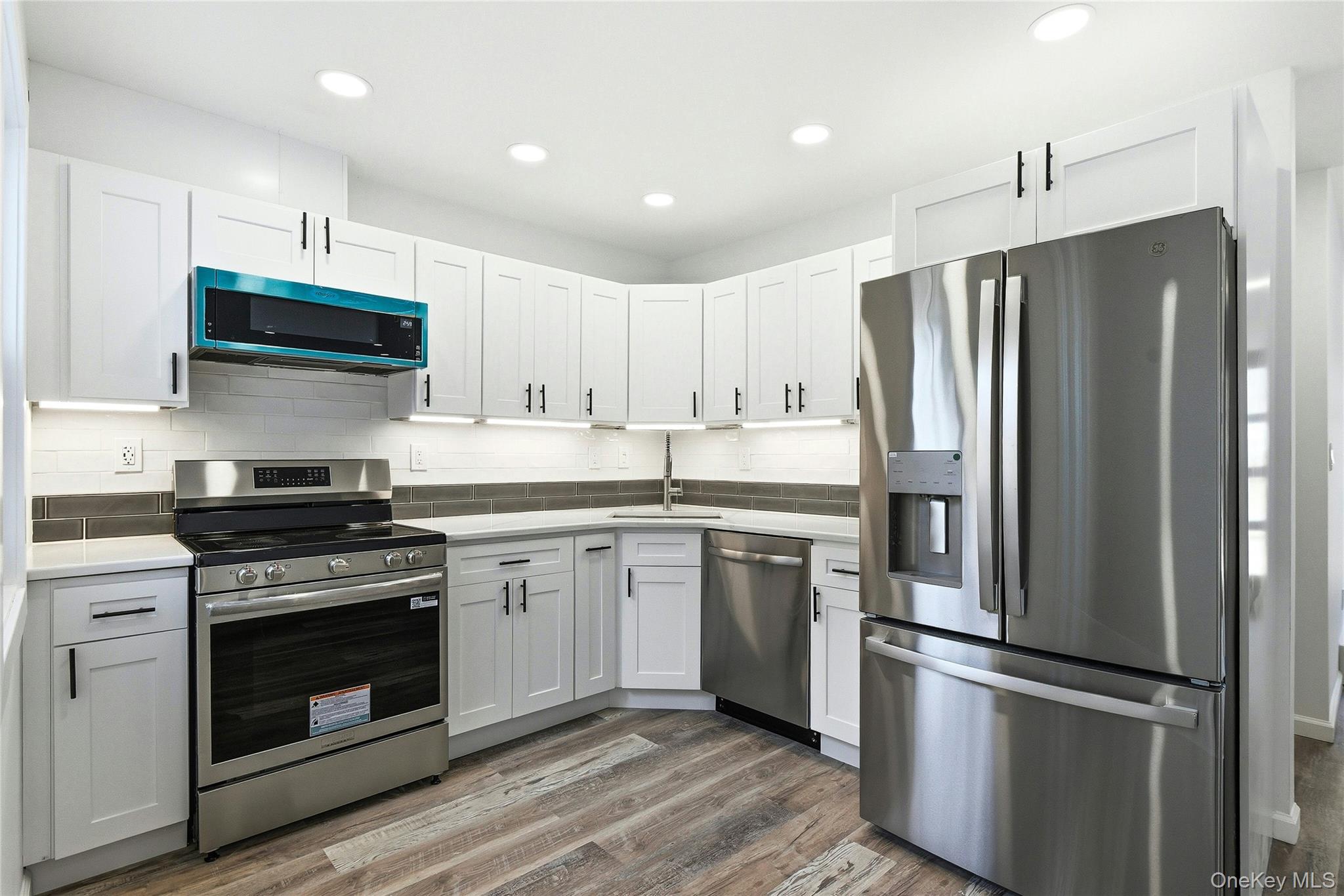 56 Pennaquid Road Coram, NY 11727 - Photo 7 of 35 Stainless steel appliances