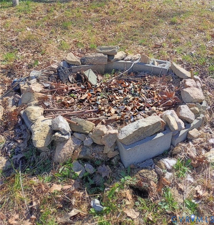 51-52 Crystal Lake Crewe, VA 23930 - Photo 6 of 18 a view of outdoor space and parking