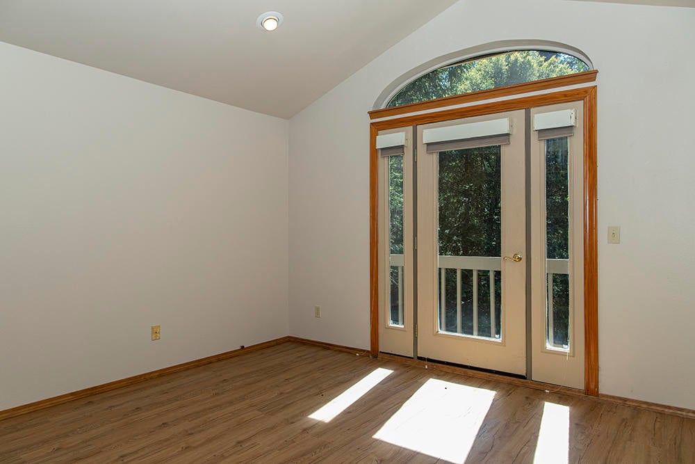 2535 Winona Road Grants Pass, OR 97526 - Photo 15 of 36 16