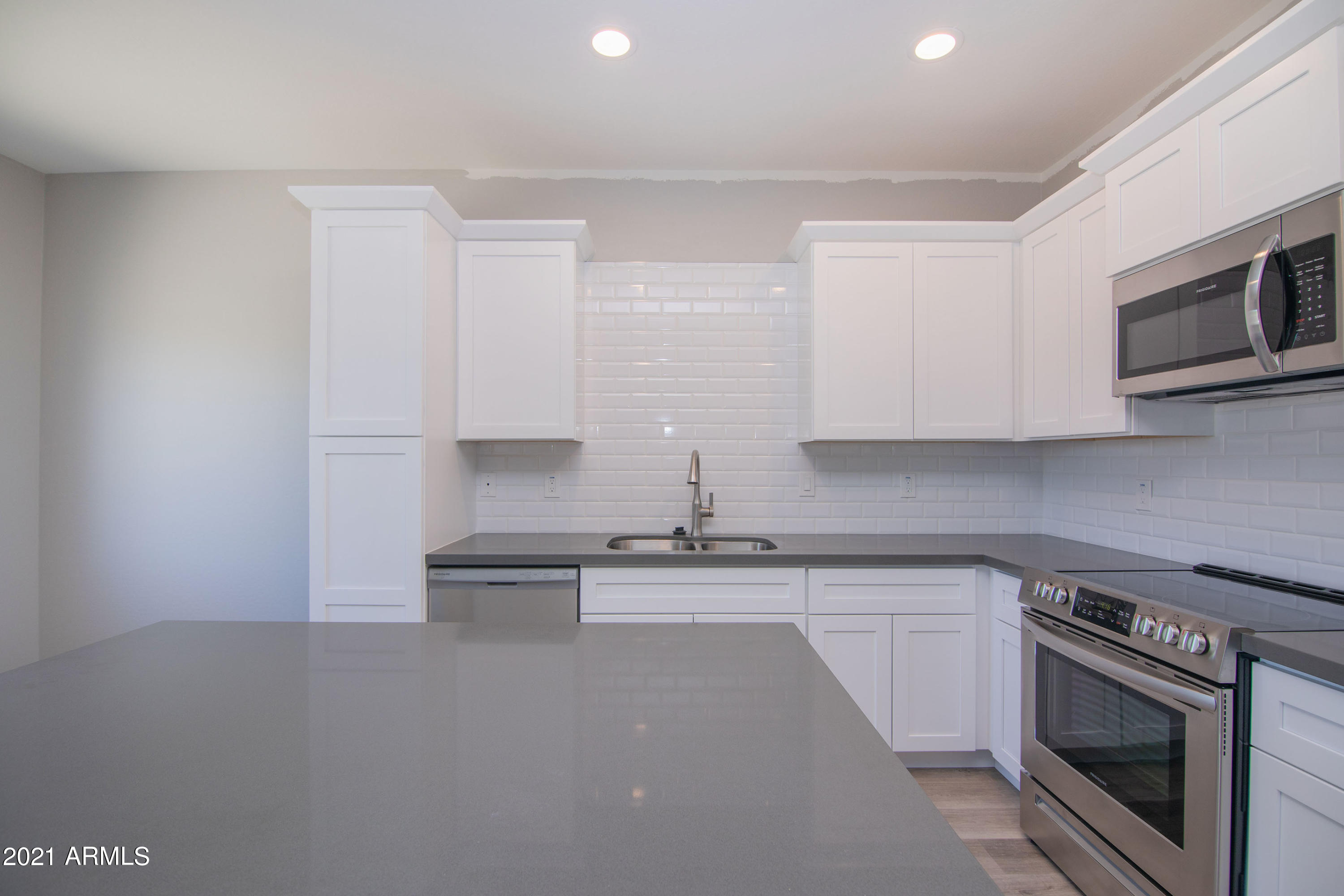 512 West Harwell Rd. Phoenix, AZ 85041 - Photo 8 of 35 highland6