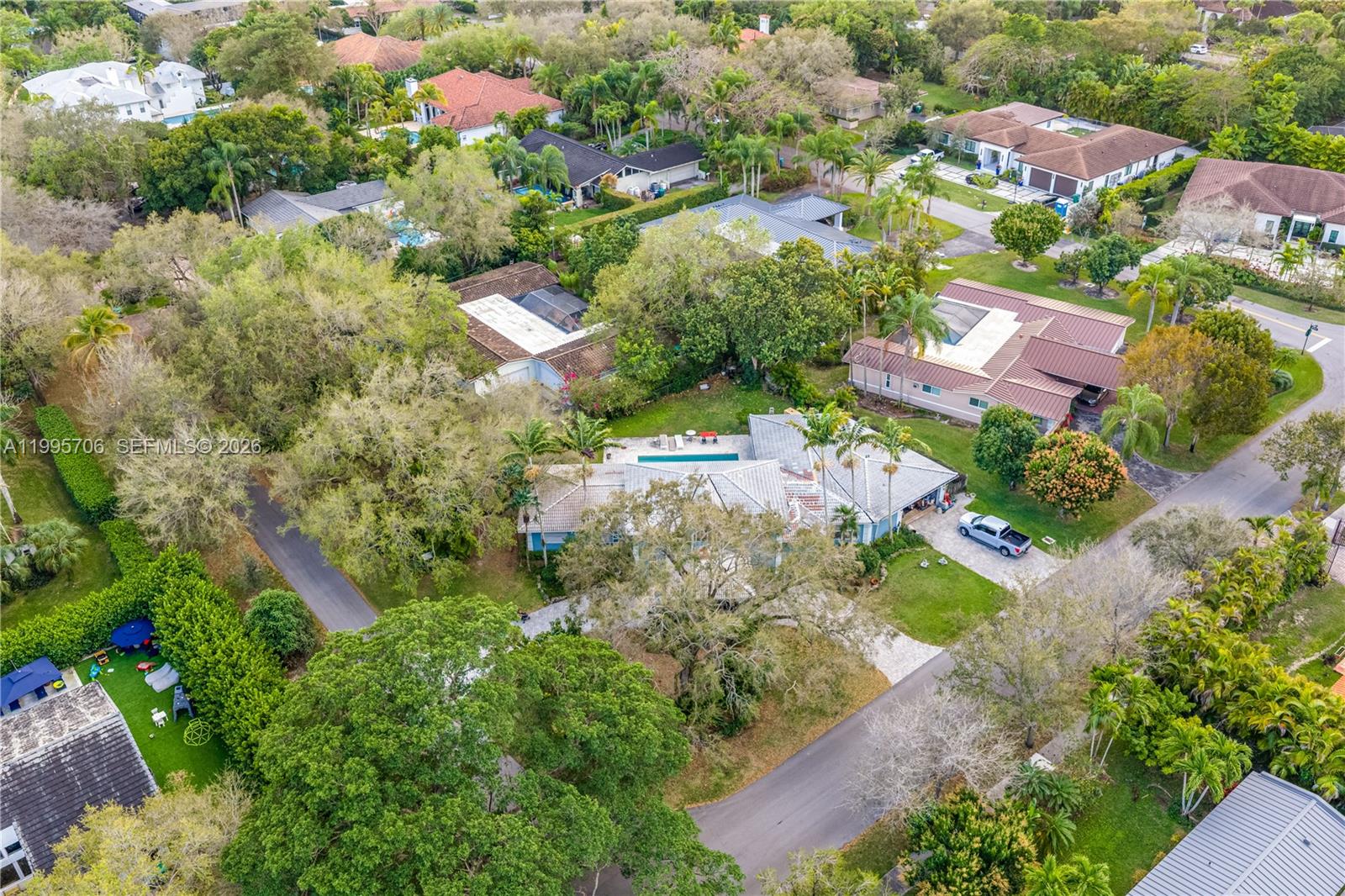 9200 Southwest 70th Avenue Pinecrest, FL 33156 - Photo 2 of 18