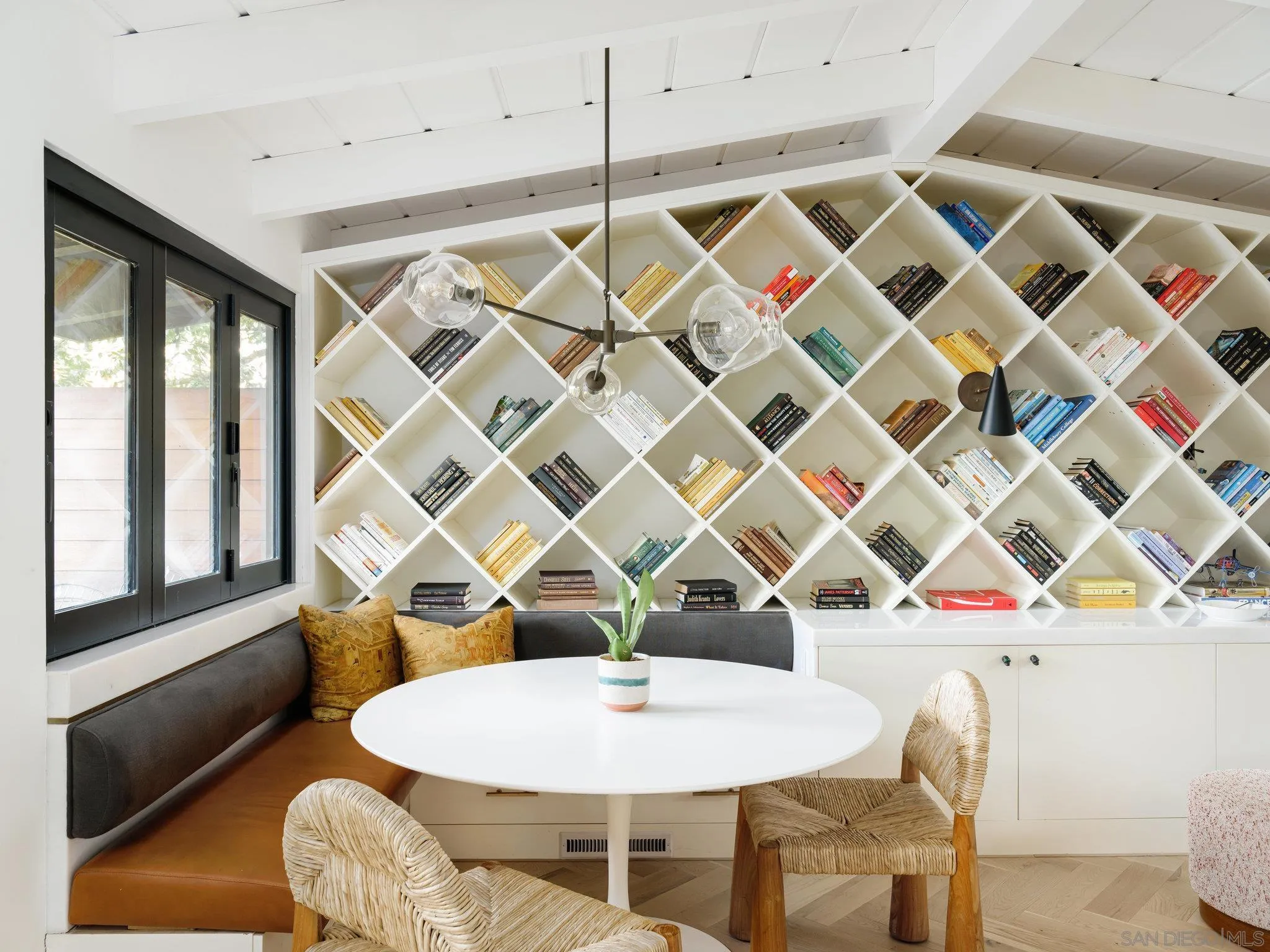 462 15th Street Del Mar, CA 92014 - Photo 17 of 35 a dining room with furniture and a table