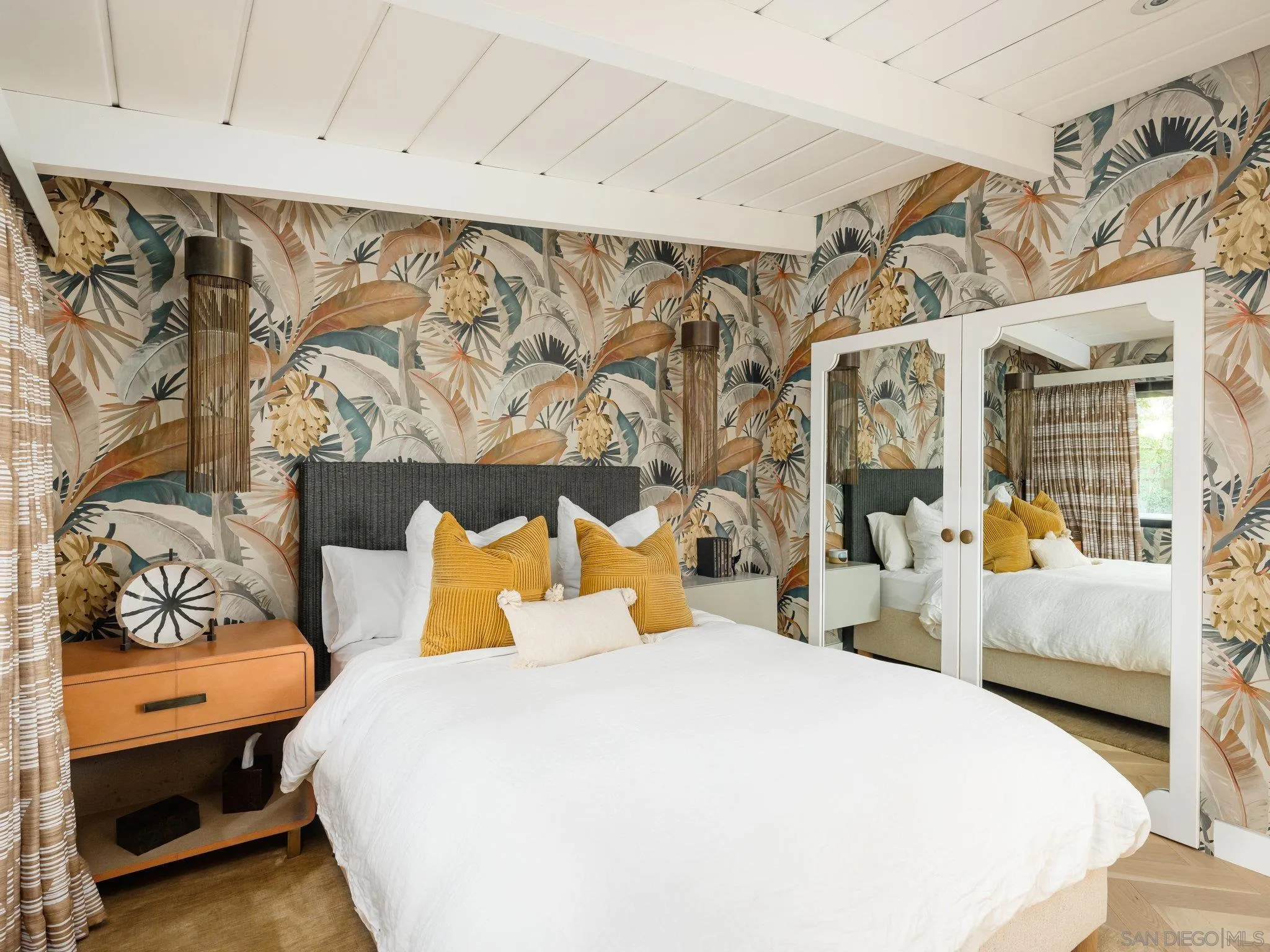 462 15th Street Del Mar, CA 92014 - Photo 26 of 35 a bedroom with a bed and wooden floor