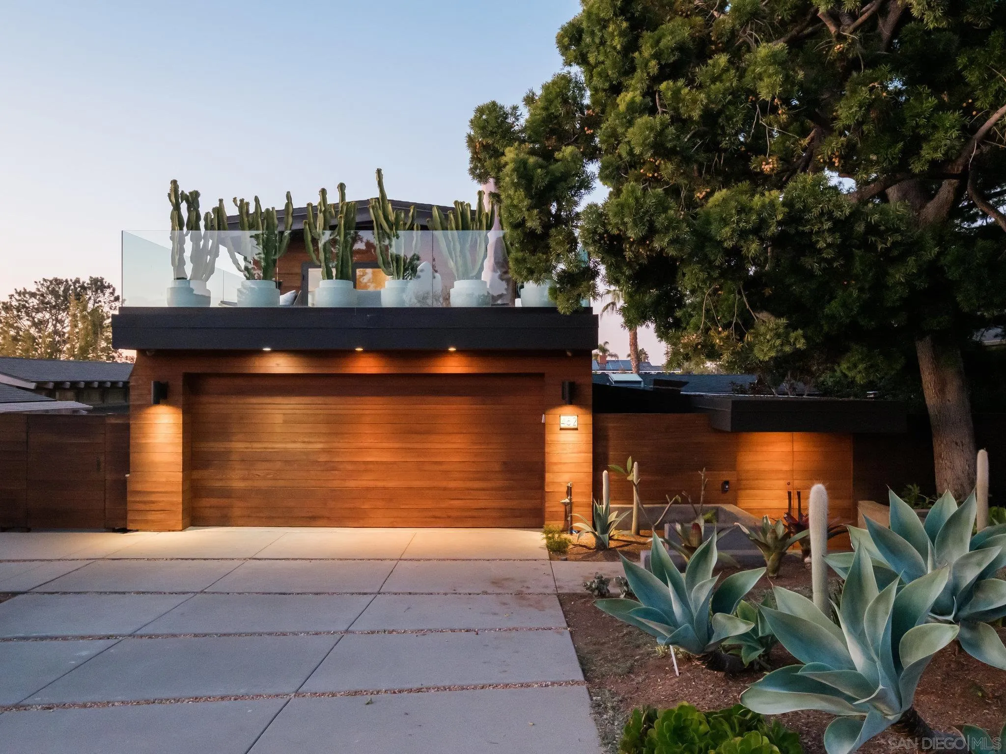 462 15th Street Del Mar, CA 92014 - Photo 29 of 35 a view of outdoor space with garden and ocean view