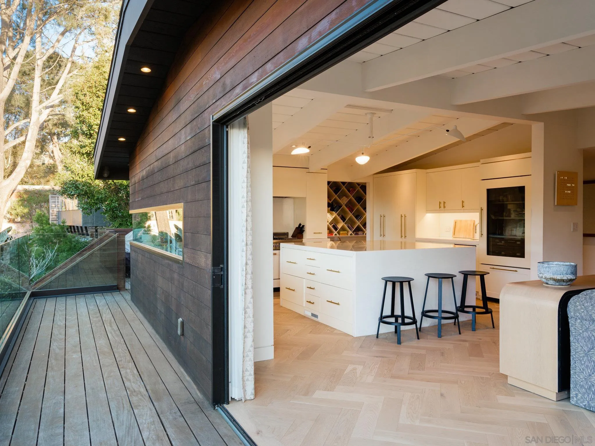 462 15th Street Del Mar, CA 92014 - Photo 3 of 35 a view of a patio with table and chairs in a patio