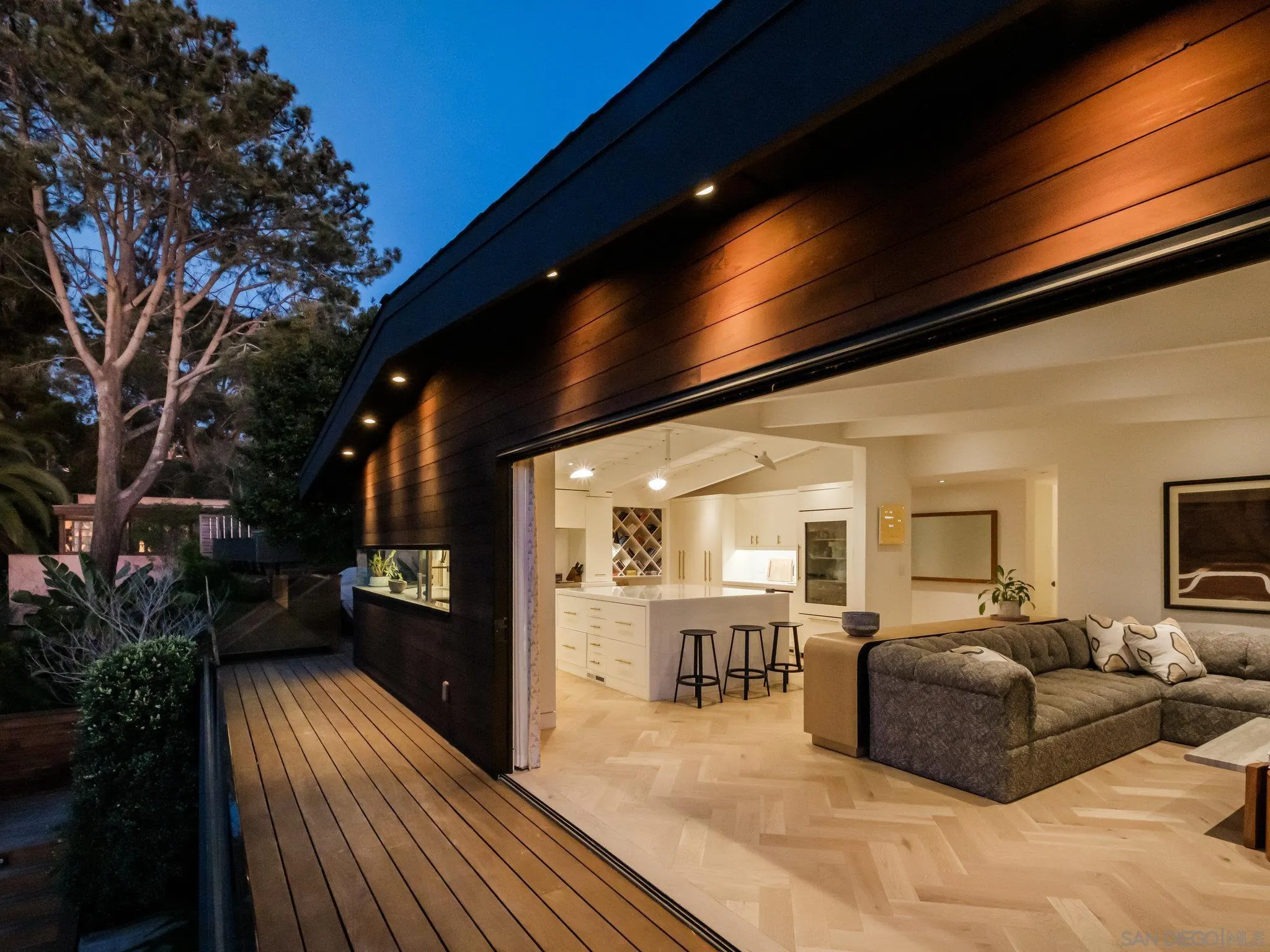462 15th Street Del Mar, CA 92014 - Photo 7 of 35 a living room with furniture and a wooden floor