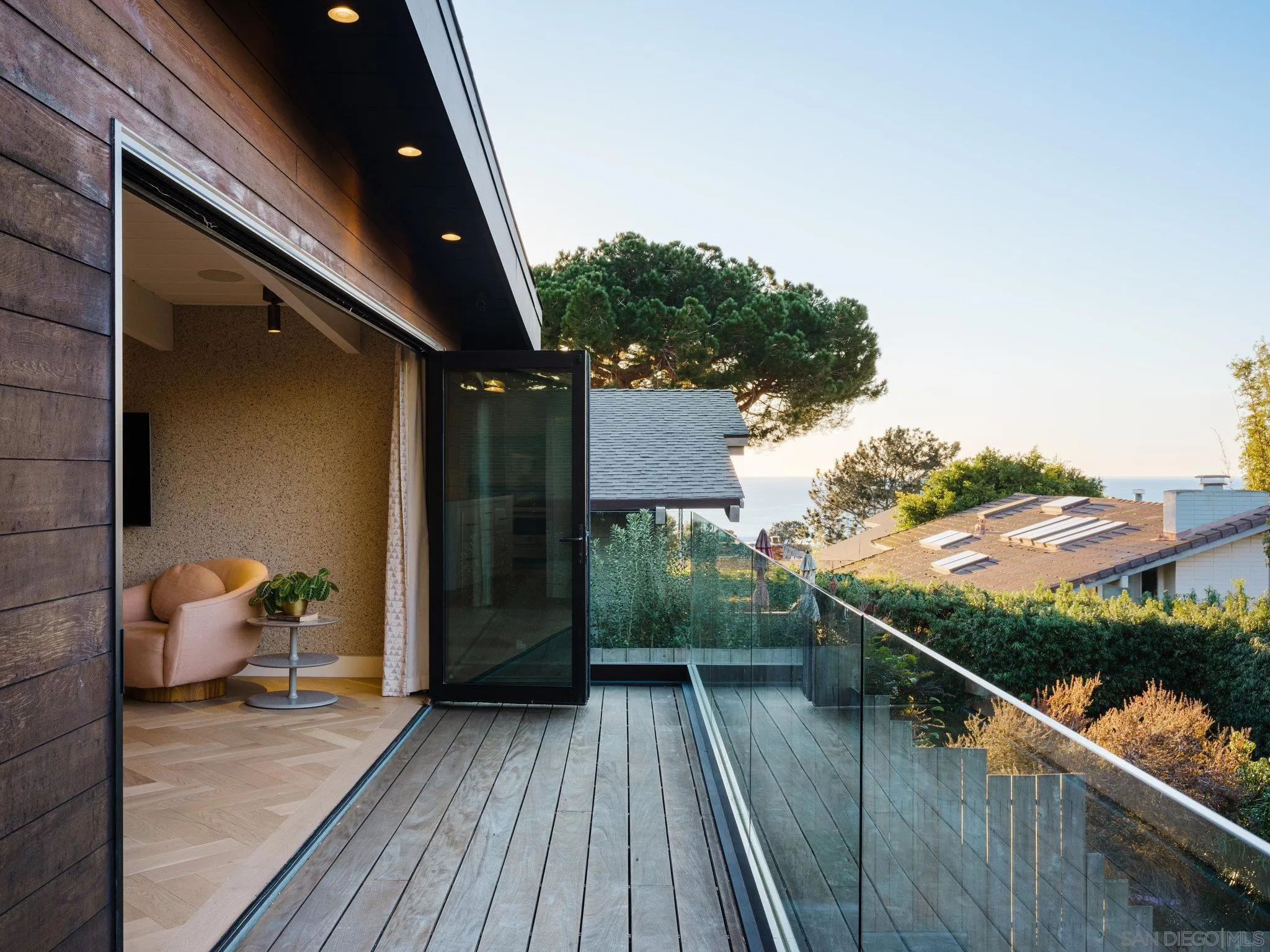 462 15th Street Del Mar, CA 92014 - Photo 10 of 35 a balcony with wooden floor
