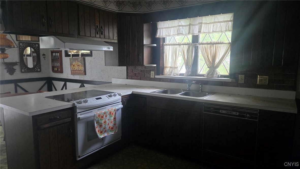 404 Griffiths Street Syracuse, NY 13208 - Photo 13 of 36