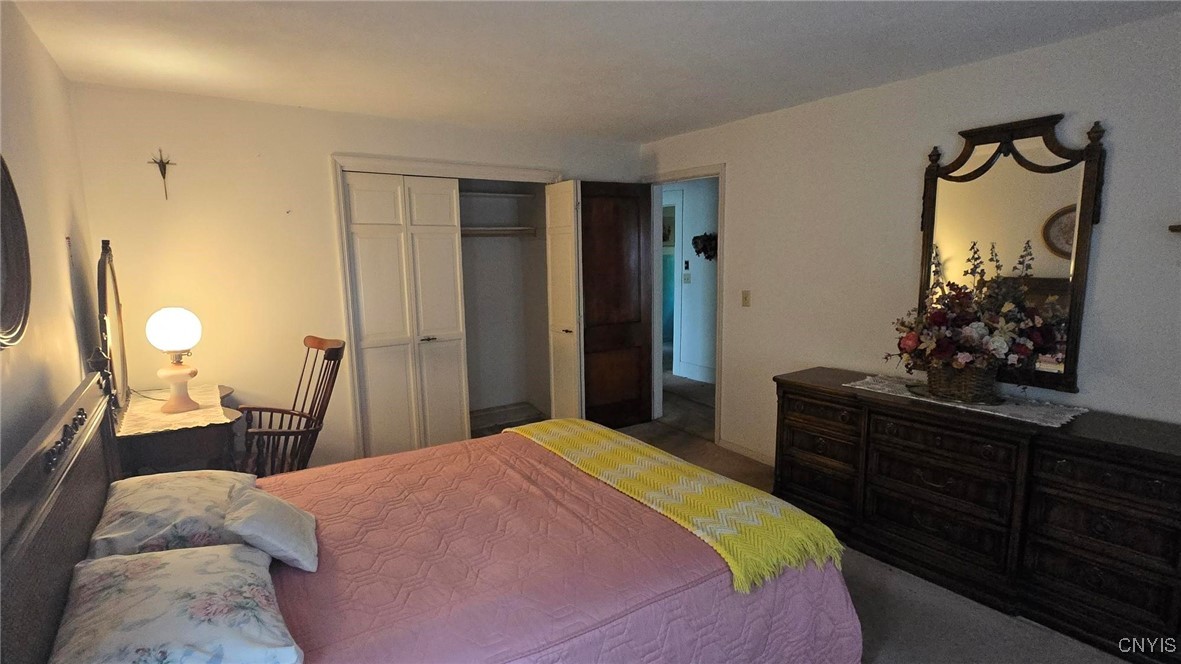404 Griffiths Street Syracuse, NY 13208 - Photo 26 of 36 Large master bedroom