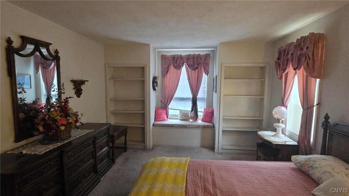 404 Griffiths Street Syracuse, NY 13208 - Photo 27 of 36 Large master bedroom
