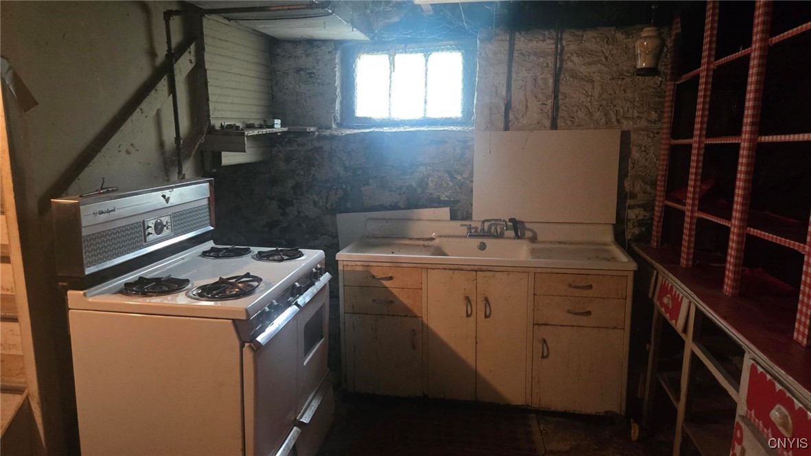 404 Griffiths Street Syracuse, NY 13208 - Photo 32 of 36