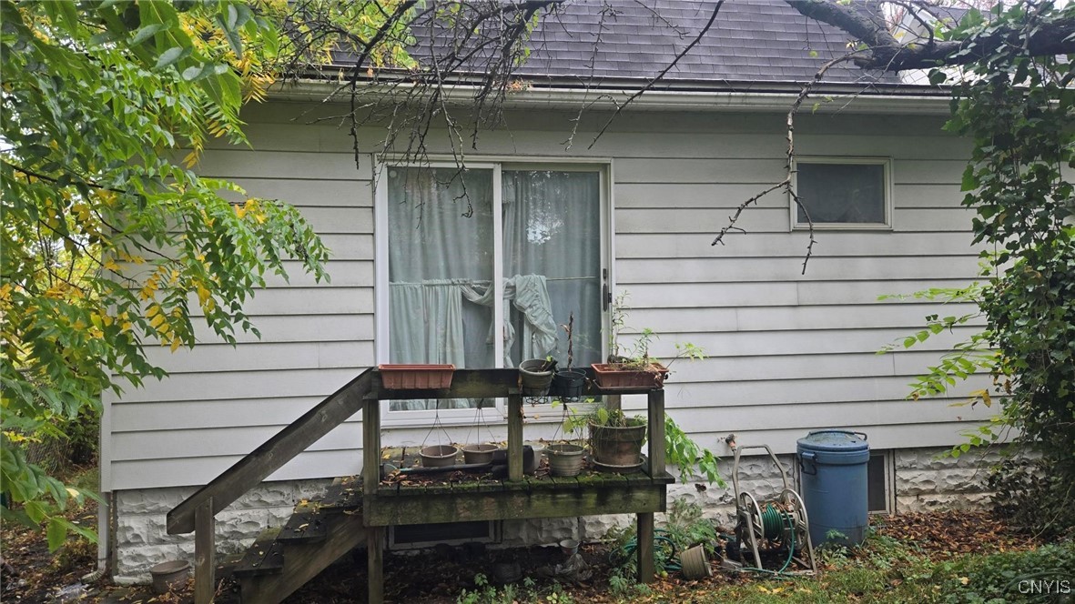 404 Griffiths Street Syracuse, NY 13208 - Photo 33 of 36
