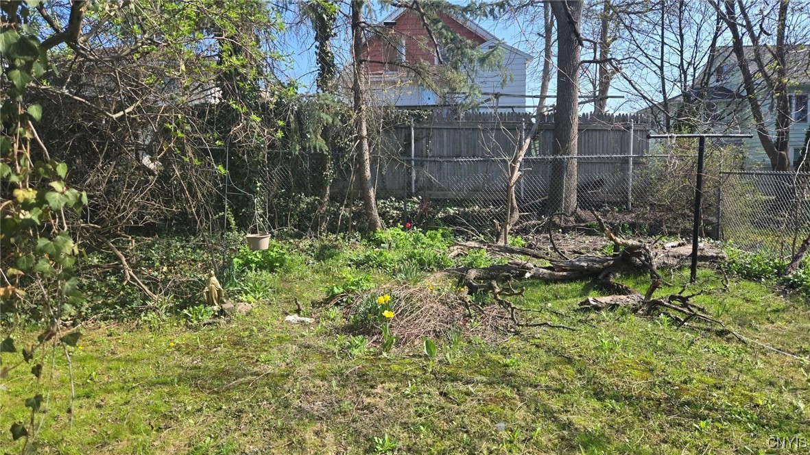 404 Griffiths Street Syracuse, NY 13208 - Photo 36 of 36