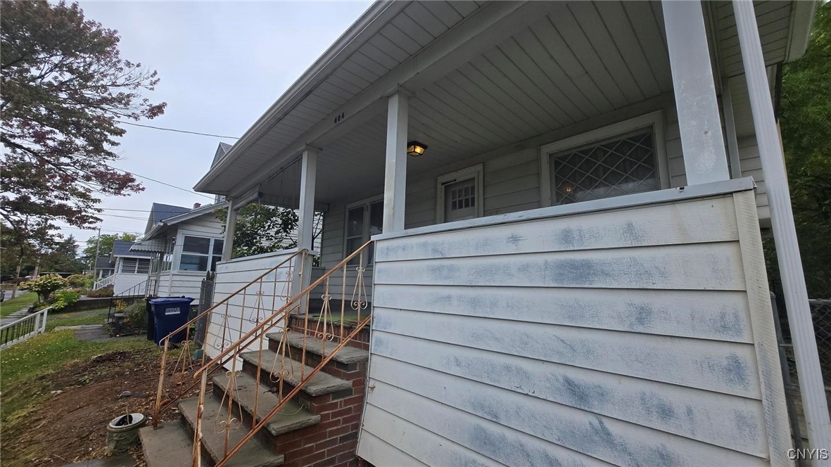 404 Griffiths Street Syracuse, NY 13208 - Photo 4 of 36