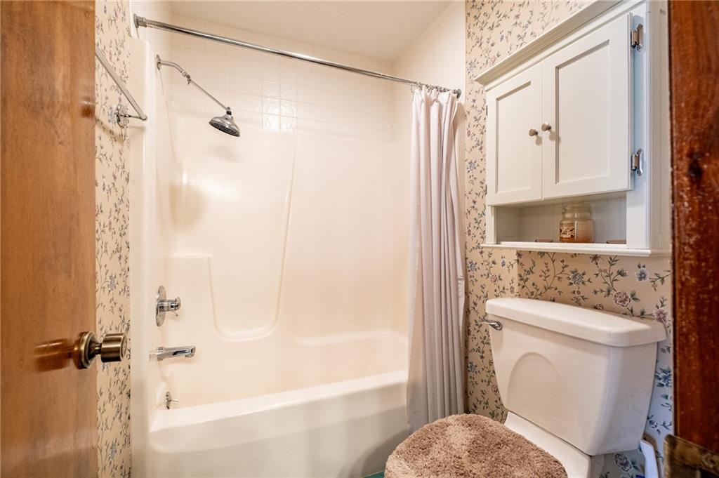 1033 Goldfinch Road Columbus, IN 47203 - Photo 23 of 43 Gallery Image 23