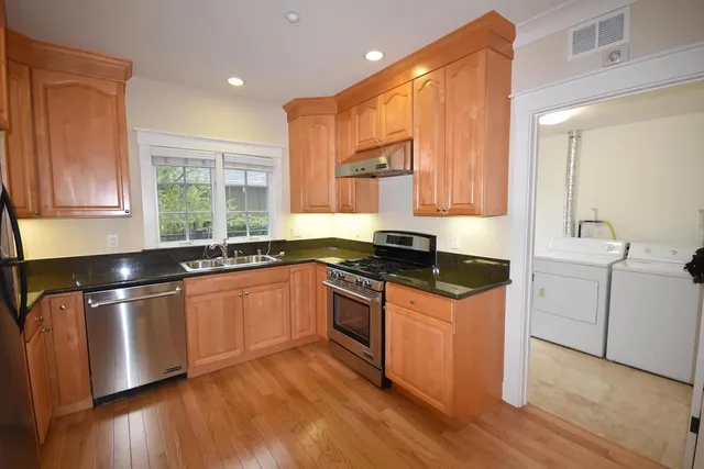 $3,000 | 1705 Palm Avenue, San Mateo, CA 94402