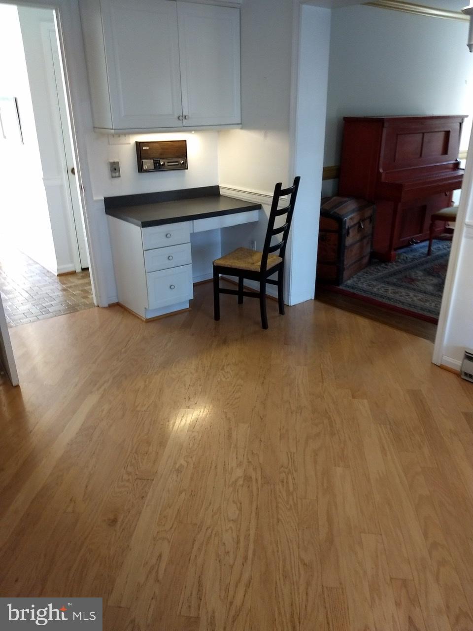 3906 Laurel Road Alexandria, VA 22309 - Photo 14 of 108 Desk area