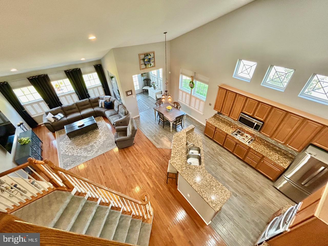 18 Applegate Drive Florence, NJ 08518 - Photo 20 of 81 a living room with furniture