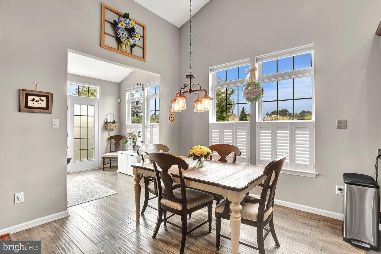 18 Applegate Drive Florence, NJ 08518 - Photo 21 of 81 Breakfast room