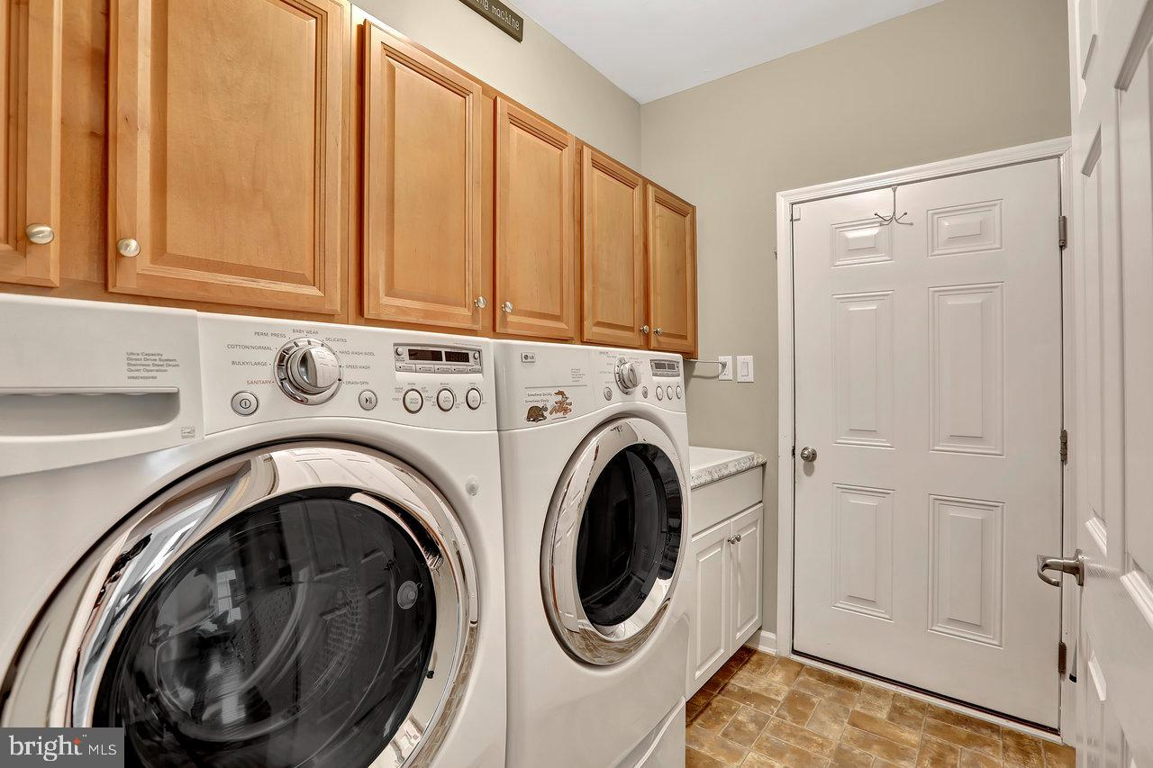 18 Applegate Drive Florence, NJ 08518 - Photo 38 of 81 Laundry Room