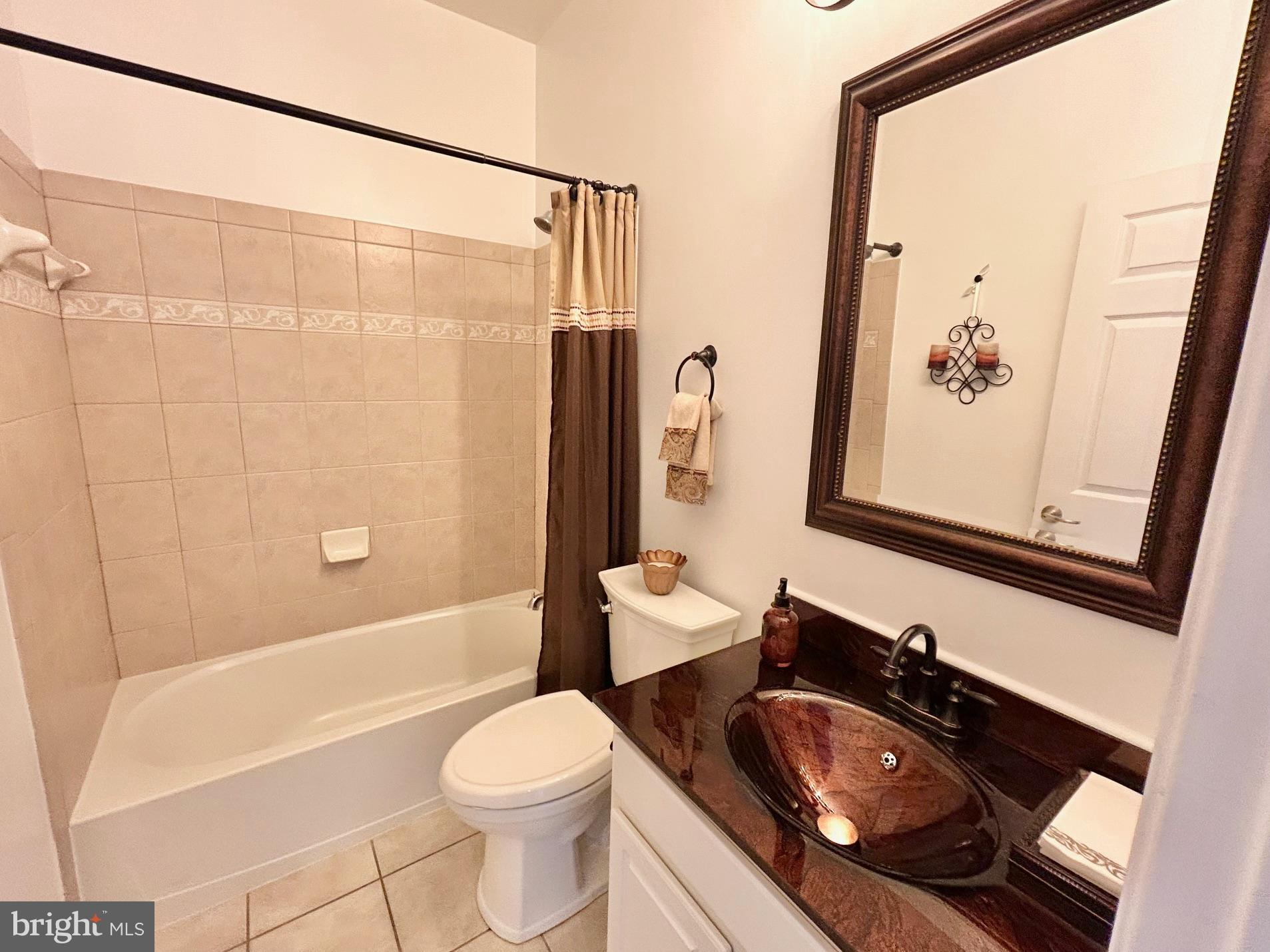 18 Applegate Drive Florence, NJ 08518 - Photo 41 of 81 a bathroom with a sink a toilet and a bathtub