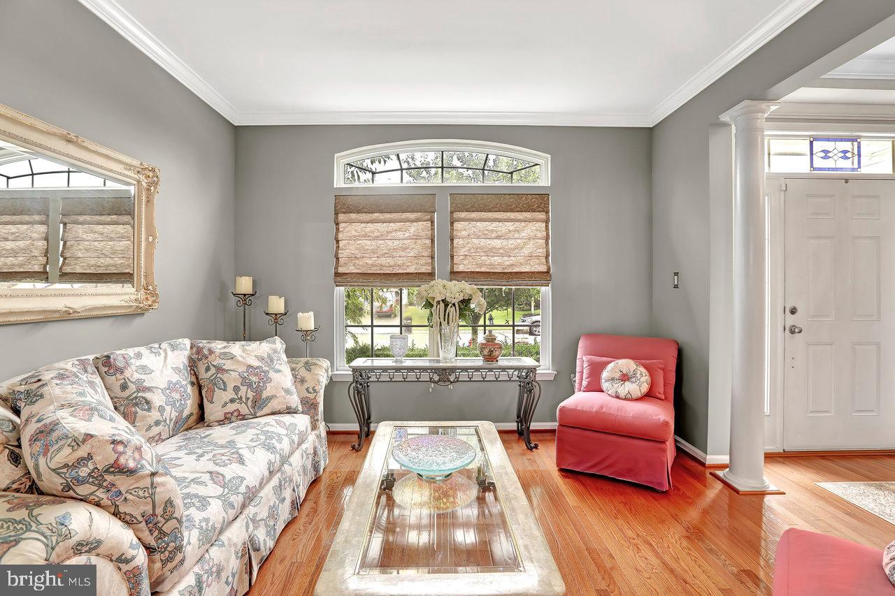 18 Applegate Drive Florence, NJ 08518 - Photo 5 of 81 Living Room