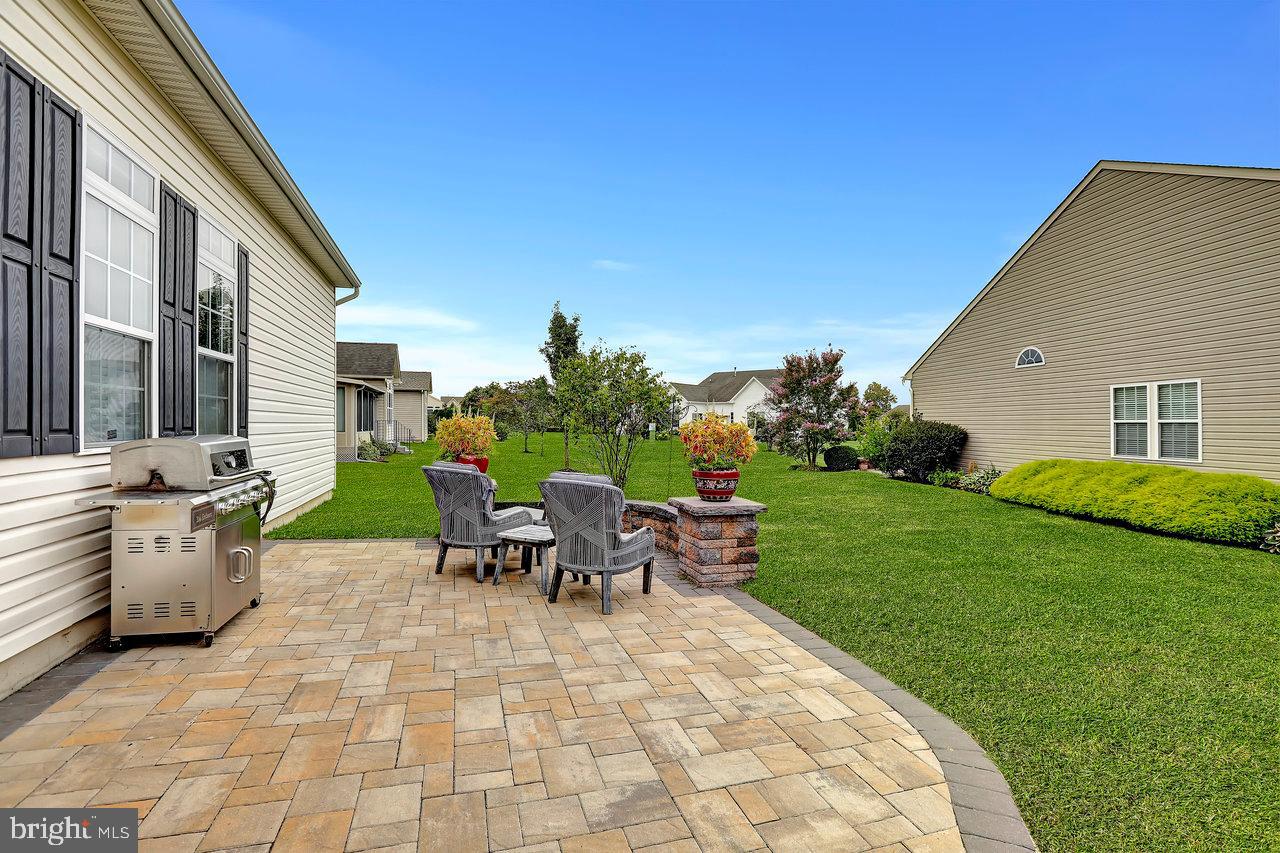 18 Applegate Drive Florence, NJ 08518 - Photo 56 of 81 a backyard of a house with table and chairs