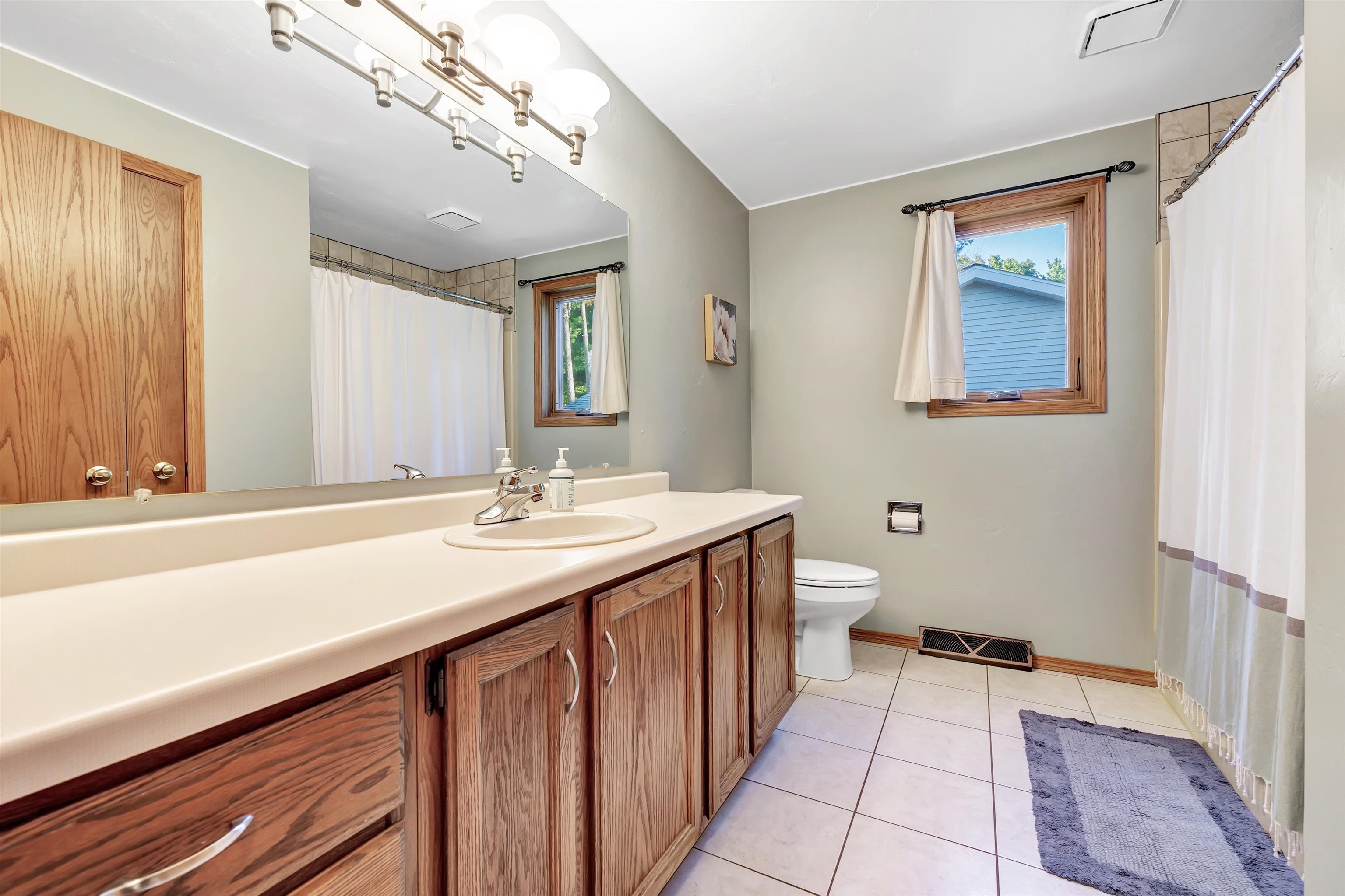 2035 South Point Road Green Bay, WI 54313 - Photo 17 of 36
